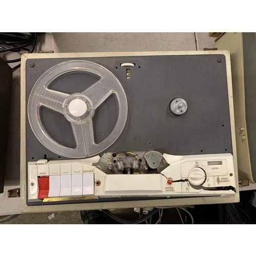 2220 - Argus Trufocus projector, pre War Beta II photographic enlarger and vintage Robuck reel to reel tape... 