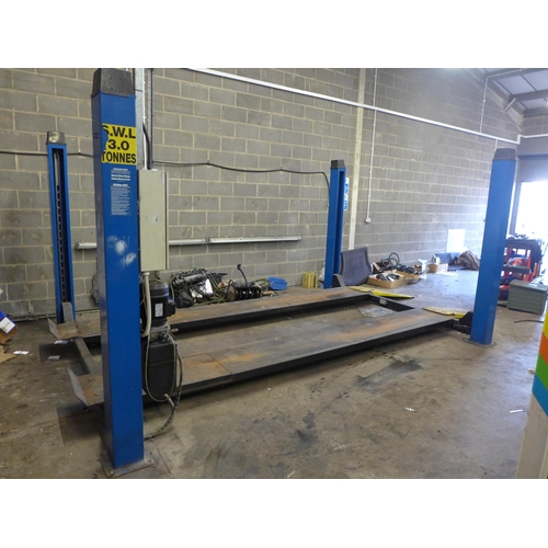 2999 - Straightset Engineering Services three tonne four post automotive lift, manufactured 1999, serial 11... 