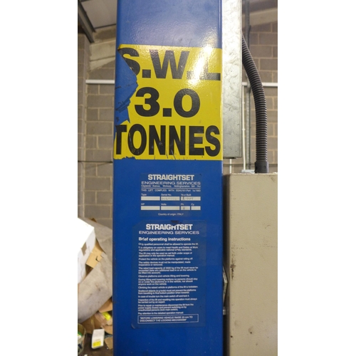 2999 - Straightset Engineering Services three tonne four post automotive lift, manufactured 1999, serial 11... 