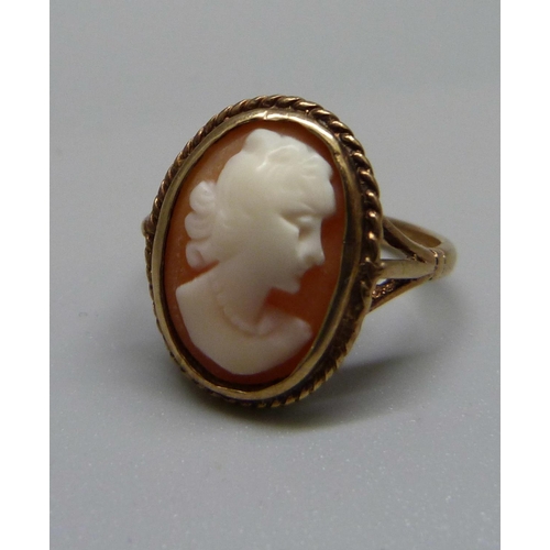 991 - A 9ct gold cameo ring, 3.4g, K