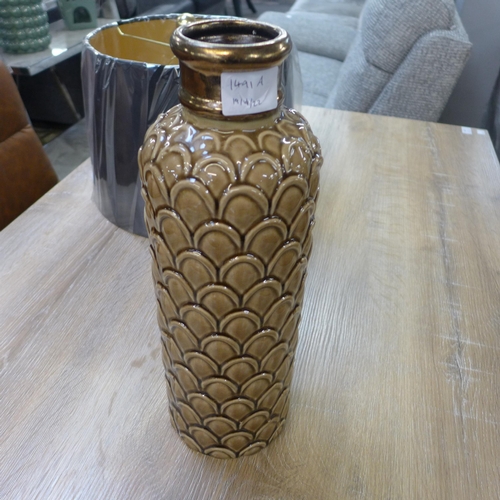 1421 - A large caramel scalloped vase, H 36cms (2234315)   #