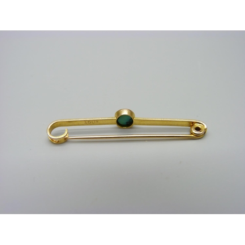 1003 - A 15ct gold and turquoise brooch, 2.5g