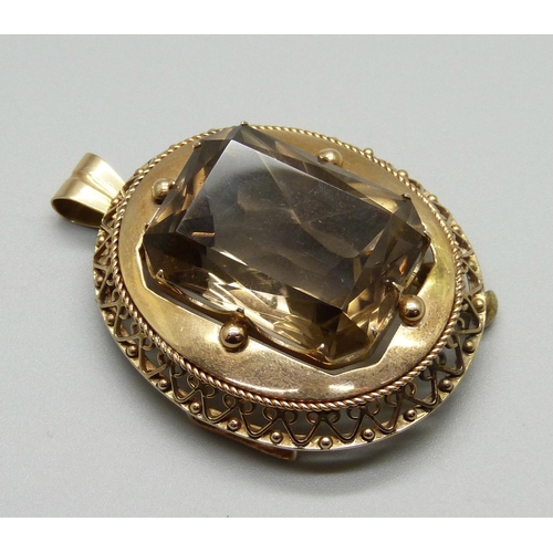 1016 - A yellow metal brooch/pendant, set with a smoky quartz stone, 26g total weight, stone 22mm x 28mm