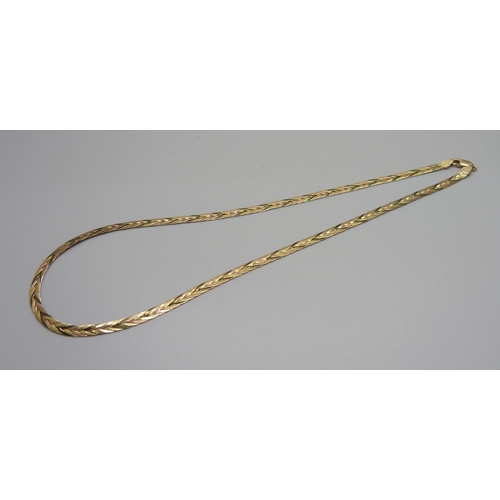 1021 - A 9ct gold tri-colour gold necklace, 7.8g