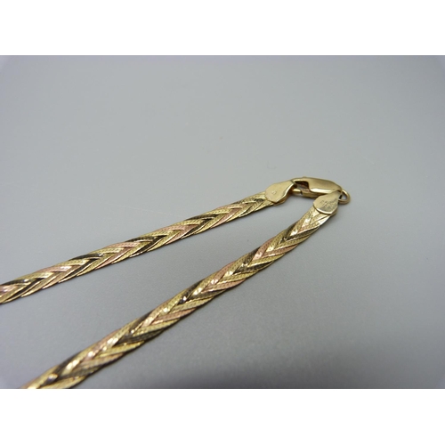 1021 - A 9ct gold tri-colour gold necklace, 7.8g