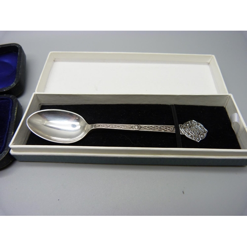 1042 - A silver gilt Christening spoon, Sheffield 1904, 24g and a Celtic pattern silver spoon, 14g