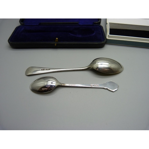 1042 - A silver gilt Christening spoon, Sheffield 1904, 24g and a Celtic pattern silver spoon, 14g