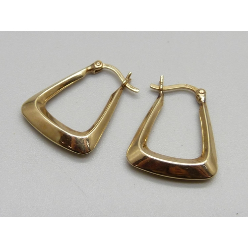 1047 - A pair of 9ct gold earrings, 1.6g