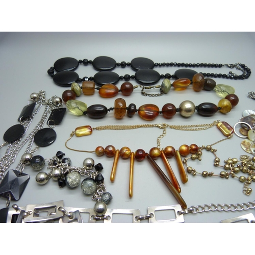 1063 - Vintage costume necklaces and bracelets