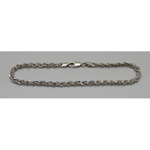 1079 - A 9ct white gold bracelet, 3.5g, 19.5cm