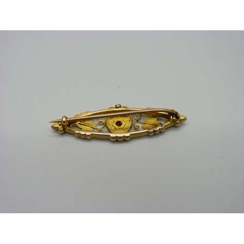 1103 - A vintage 9ct gold and red stone brooch in fitted case, 2.3g