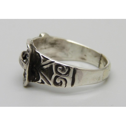 1109 - A silver buckle ring, O