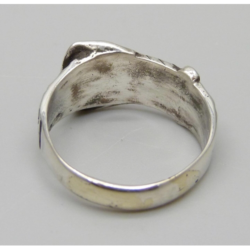 1109 - A silver buckle ring, O