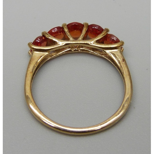 1112 - A 9ct gold Oregon sunstone ring, 2.1g, N