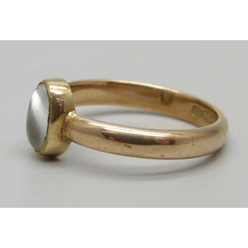 1114 - A vintage 9ct gold and moonstone ring, Birmingham 1935, 3.7g, R