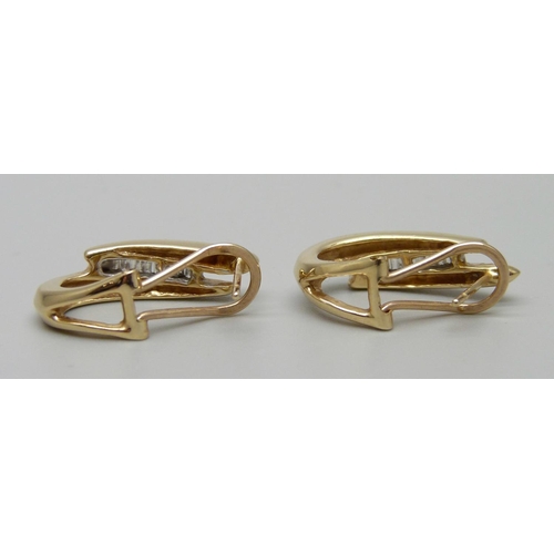 1123 - A pair of 14ct gold and diamond cuff style earrings, 6.4g