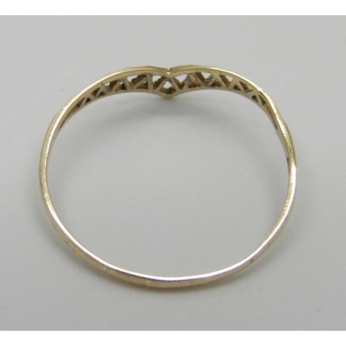 1128 - A 9ct gold wishbone ring, 0.6g, S