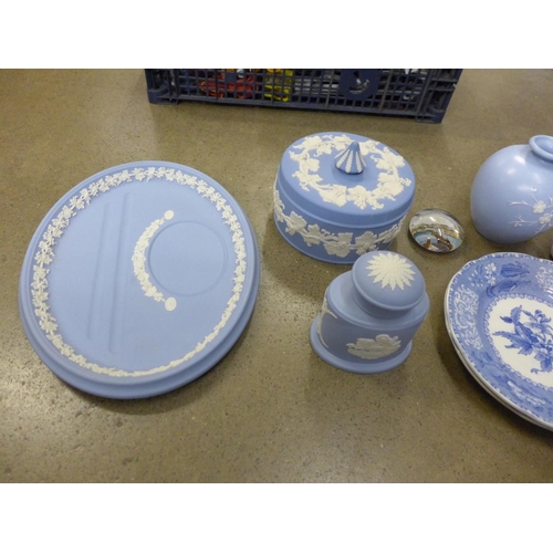 1162 - Assorted china including Wedgwood Jasperware, Royal Doulton and Spode **PLEASE NOTE THIS LOT IS NOT ... 