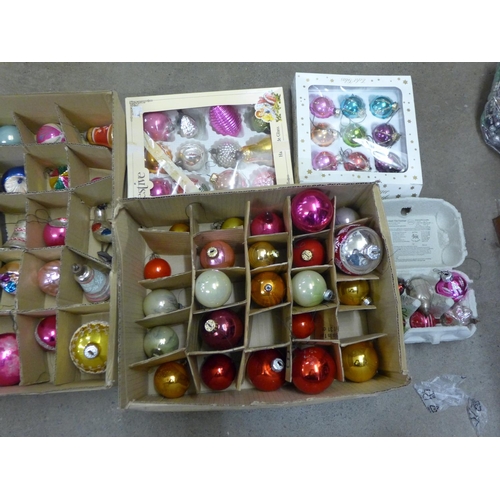 1168 - A collection of vintage Christmas tree decorations, mainly glass, approximately 75 in total