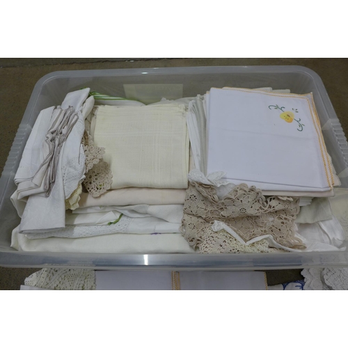 1211 - A collection of assorted linen and lace **PLEASE NOTE THIS LOT IS NOT ELIGIBLE FOR POSTING AND PACKI... 