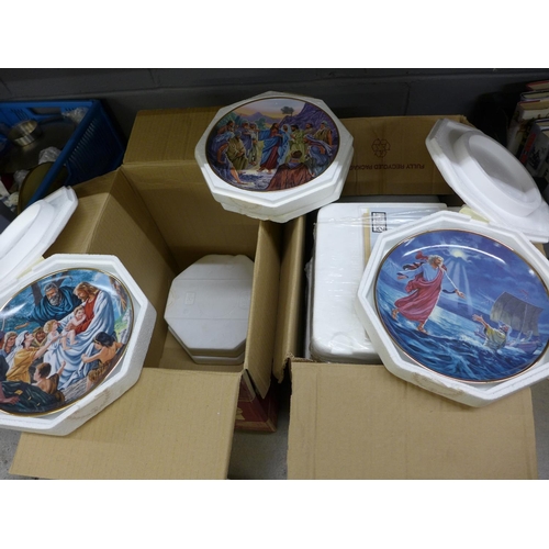 1219 - A box of Danbury Mint, Playful Puppies, eleven, and six Franklin Mint plates **PLEASE NOTE THIS LOT ... 