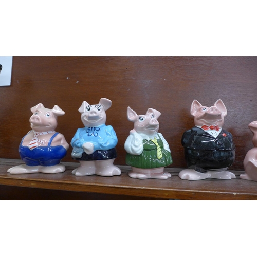 602 - Eight Nat West piggy banks