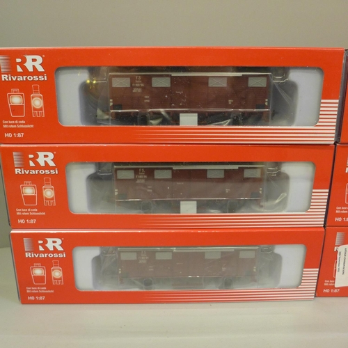 722 - Six HO gauge Rivarossi coaches, boxed