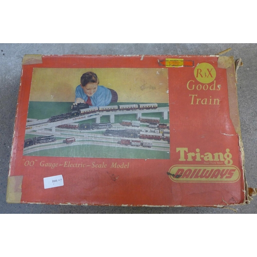 751 - A Tri-ang Railways R3X Goods Train set