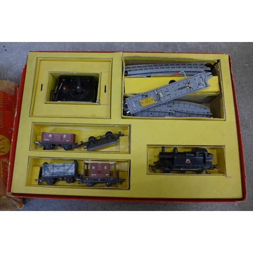 751 - A Tri-ang Railways R3X Goods Train set