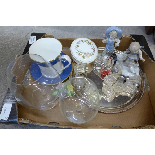 753 - A quantity of glass and china including Murano glass centrepiece