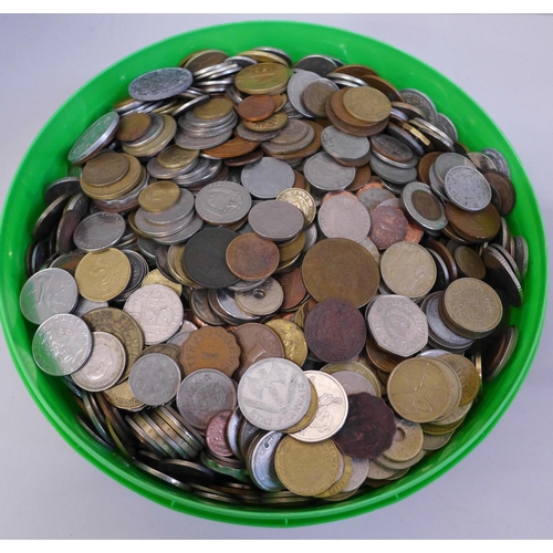 784 - A collection of foreign coins, 11.6kg