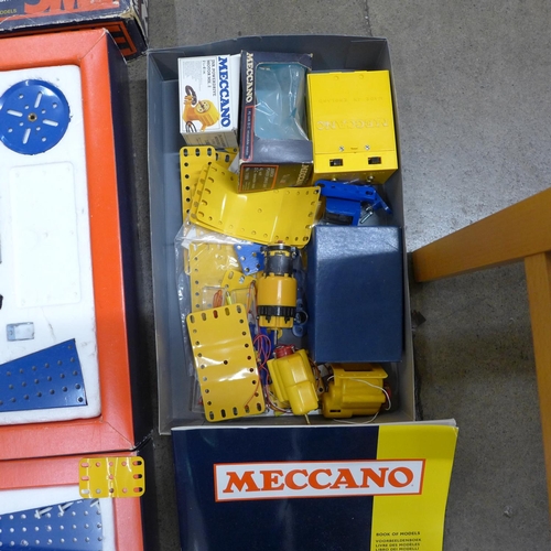 812 - Two Meccano sets - SME and Set 8