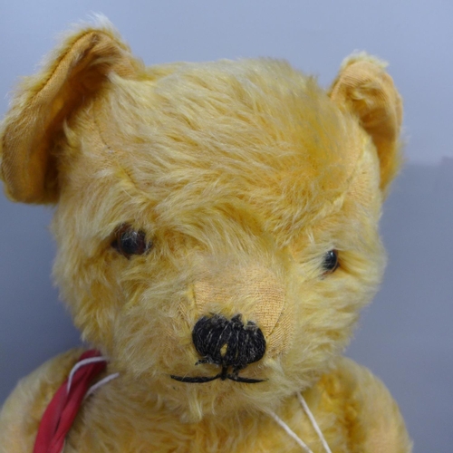 821 - A vintage teddy bear