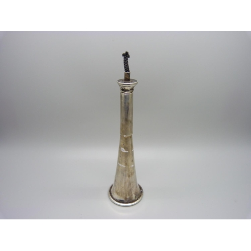 868 - A novelty silver table lighter in the form of a hunting horn, London 1898, 133g