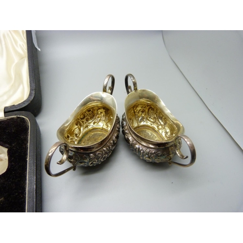 877 - A Walker & Hall silver condiment set, Sheffield 1903, 171g