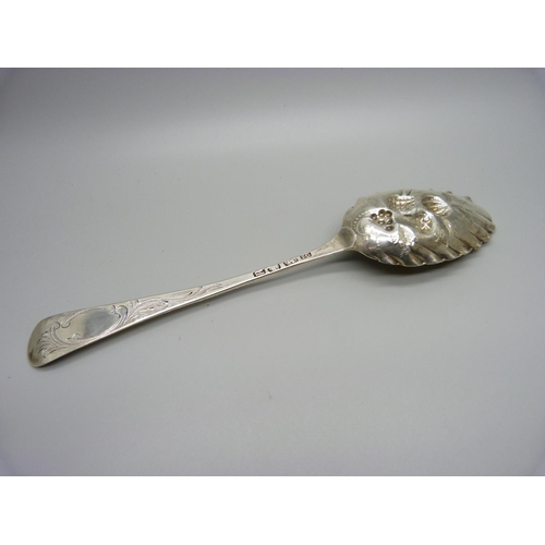 886 - A silver berry spoon, bottom marked London 1779, 43g