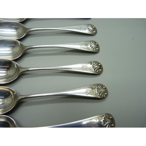 897 - Five silver spoons, 122g and other silver cutlery and a stainless steel spoon