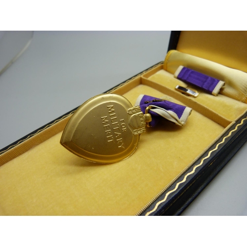 901 - An early 1950's American purple heart medal, cased