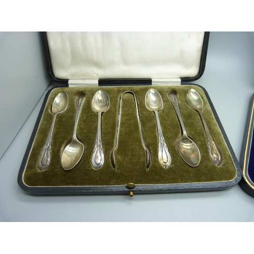 902 - A Walker & Hall cased set of teaspoons and sugar bows, 102g and a cased set of silver handled knives