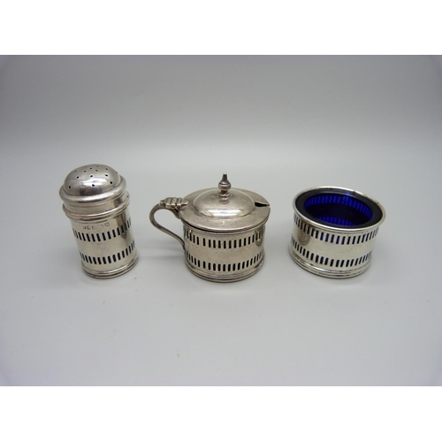 907 - A silver cruet set, Birmingham 1939, 43g