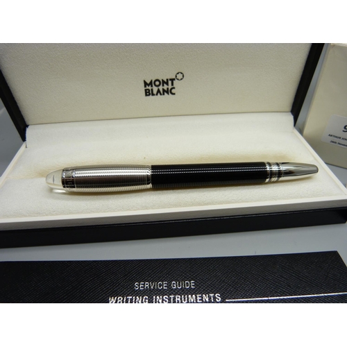 913 - A Mont Blanc Star Walker duo with 14ct gold nib, boxed and with warranty card dated 2007, spare ink ... 