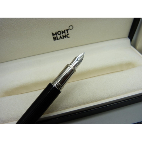 913 - A Mont Blanc Star Walker duo with 14ct gold nib, boxed and with warranty card dated 2007, spare ink ... 