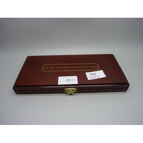 914 - Twelve medallions, The Arms of The Prince and Princess of Wales, boxed and hallmarked, 171g