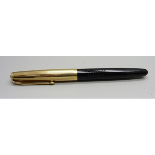 916 - A Conway Stewart ink pen with 14ct gold nib, boxed