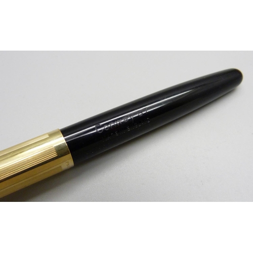 916 - A Conway Stewart ink pen with 14ct gold nib, boxed