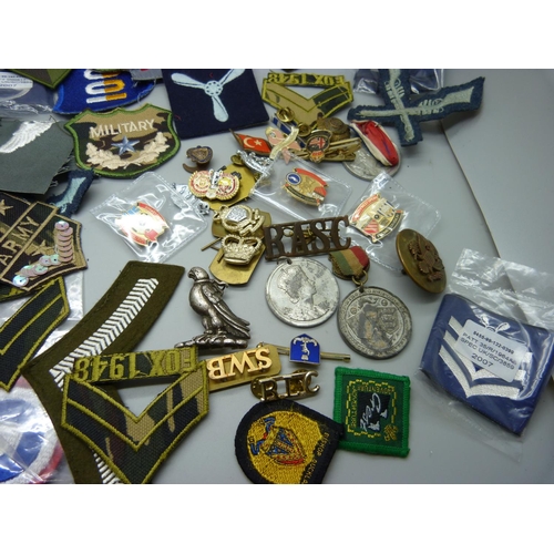 946 - Military buttons and insignias, etc.