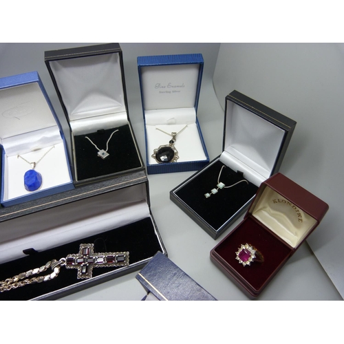 950 - Assorted boxed silver jewellery including a silver and stone set cross and chain, silver pendants an... 