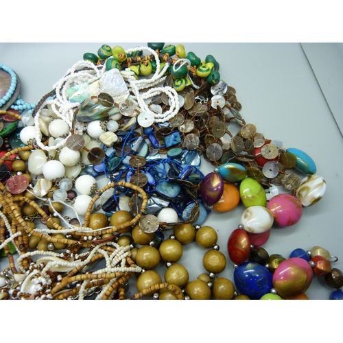 961 - A quantity of wooden and shell jewellery