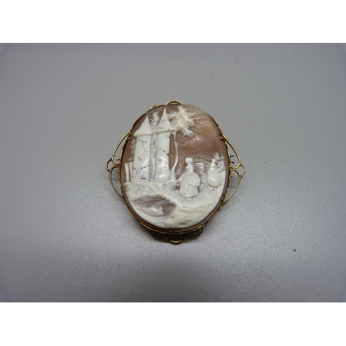 987 - A 9ct gold mounted cameo brooch, 14.5g