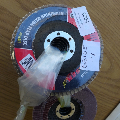 2004 - 12 aluminium oxide 40 grit abrading Flap discs * this lot is subject to VAT